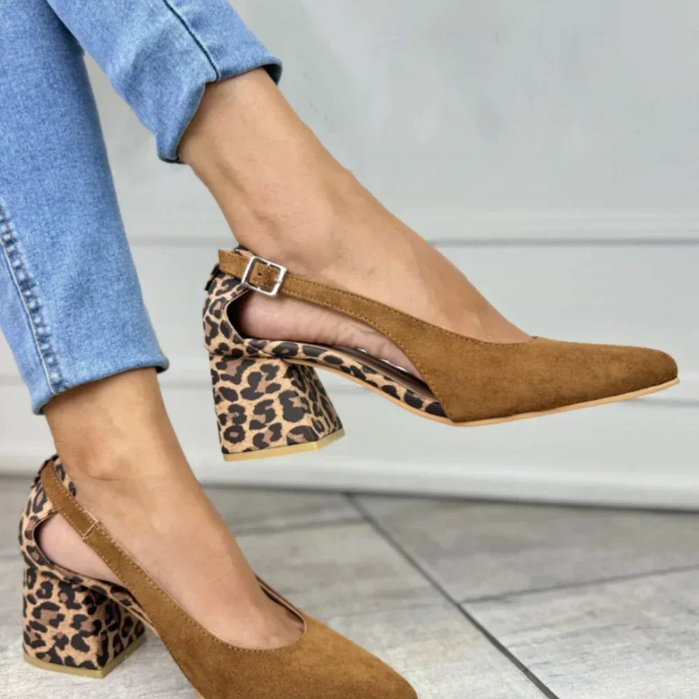 Weronika - Szpilki typu slingback em panterkę