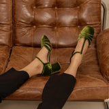 Teresa - T-Strap Heels com obcasem