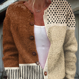 Domicela - Minimalistyczny sweter w abstrakcyjne kropki z guzikami