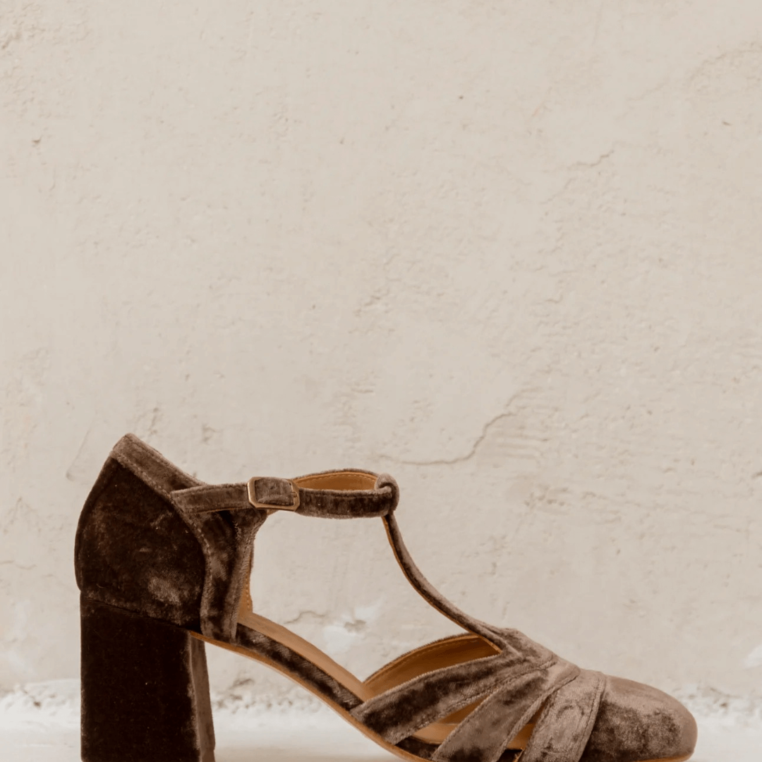 Teresa - T-Strap Heels com obcasem