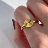 Rizawela - Pierścionek Sunburst em Złocie 18K