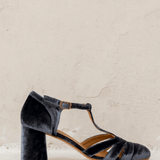 Teresa - T-Strap Heels com obcasem