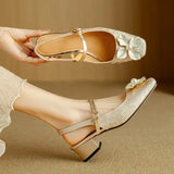Salomea - Eleganckie damskie buty z kwiatowym detalem