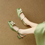 Salomea - Eleganckie damskie buty z kwiatowym detalem