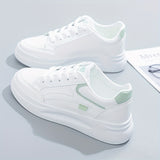 Białe, eleganckie sneakersy o lekkim komforcie