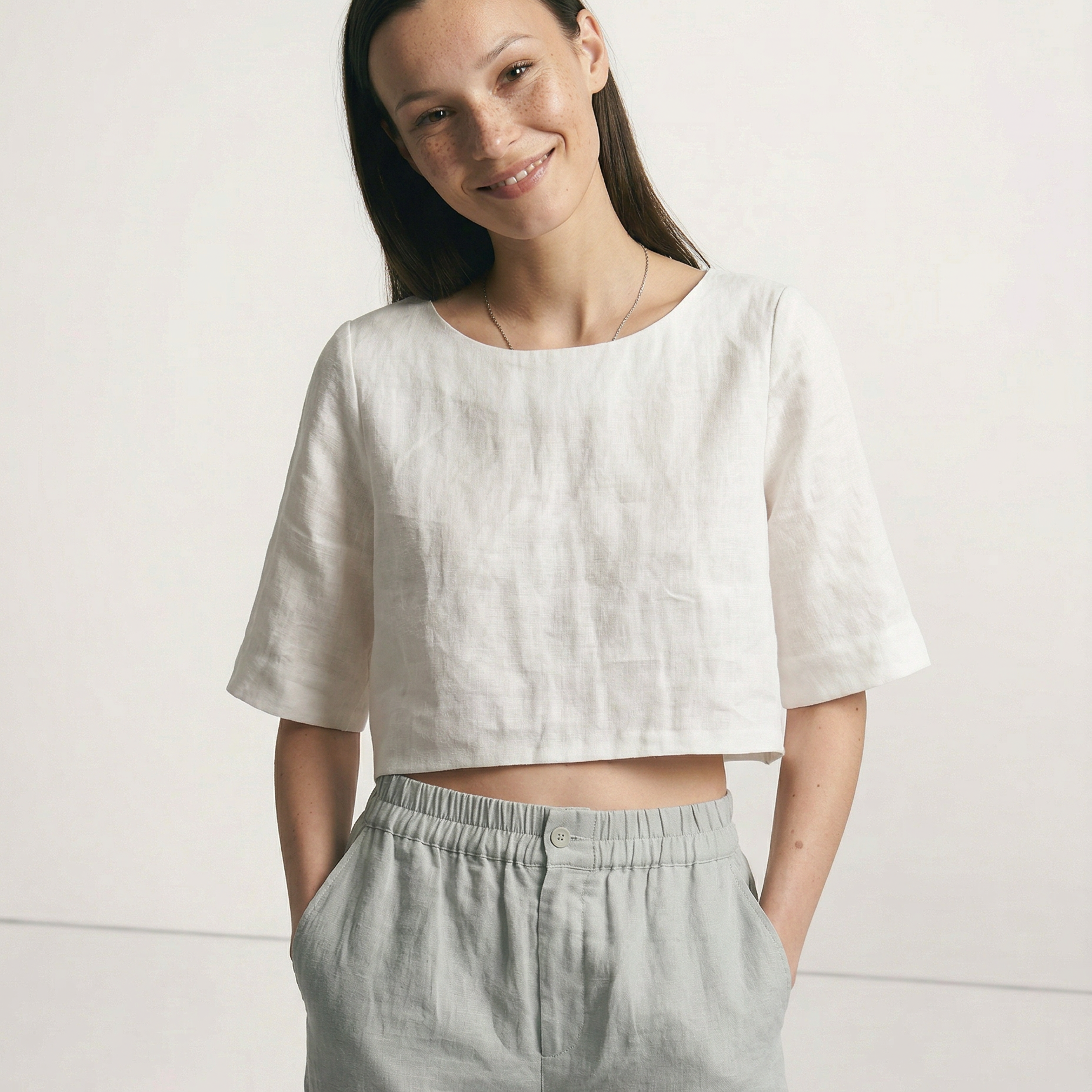 Bela - Boxy len crop top